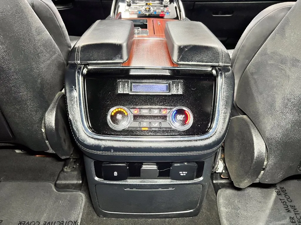 Lincoln Navigator photo 14