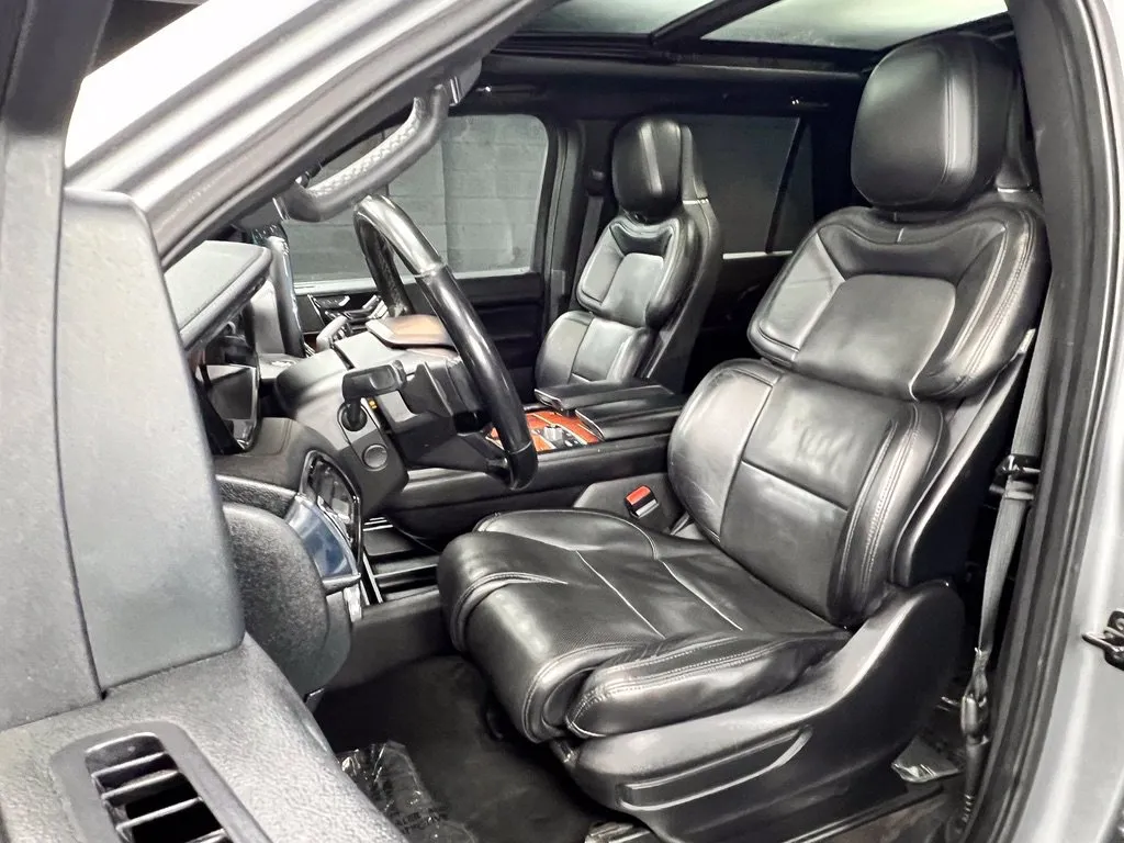 Lincoln Navigator photo 6