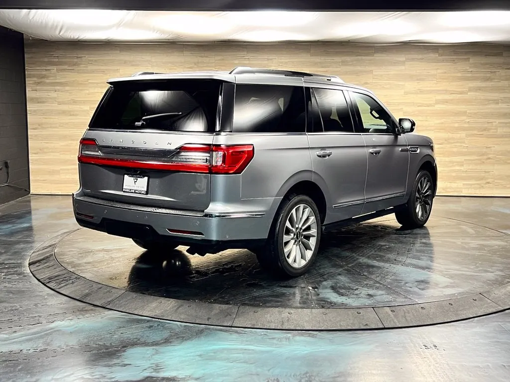 Lincoln Navigator photo 16