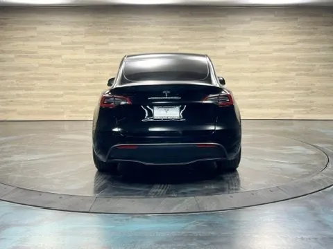 Tesla Model Y photo 18