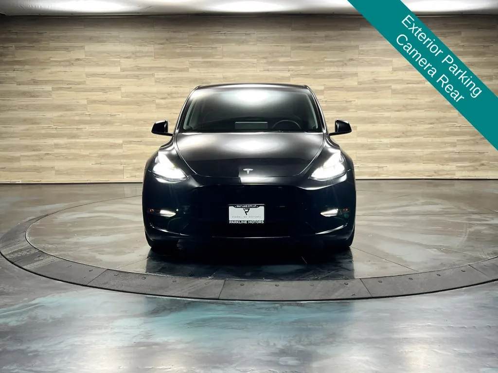 Tesla Model Y photo 8