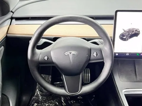 Tesla Model Y photo 23