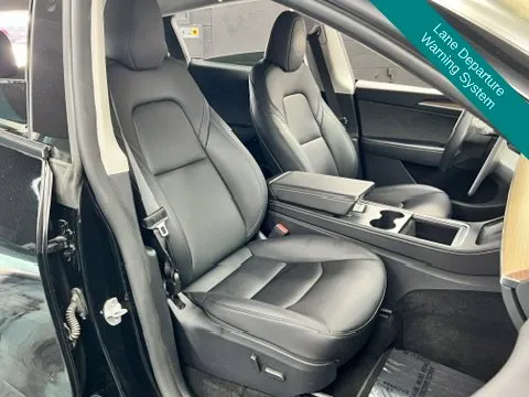 Tesla Model Y photo 7