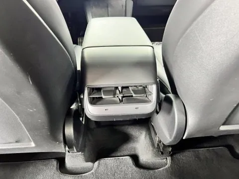 Tesla Model Y photo 20