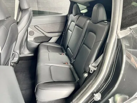 Tesla Model Y photo 16