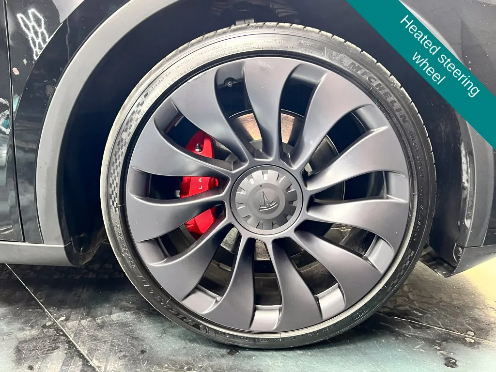 Tesla Model Y photo 10
