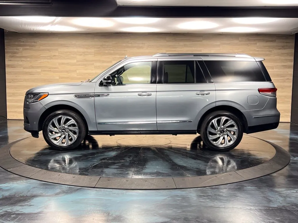 Lincoln Navigator photo 18