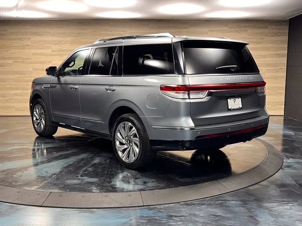 Lincoln Navigator photo 17