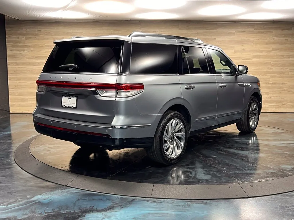 Lincoln Navigator photo 21