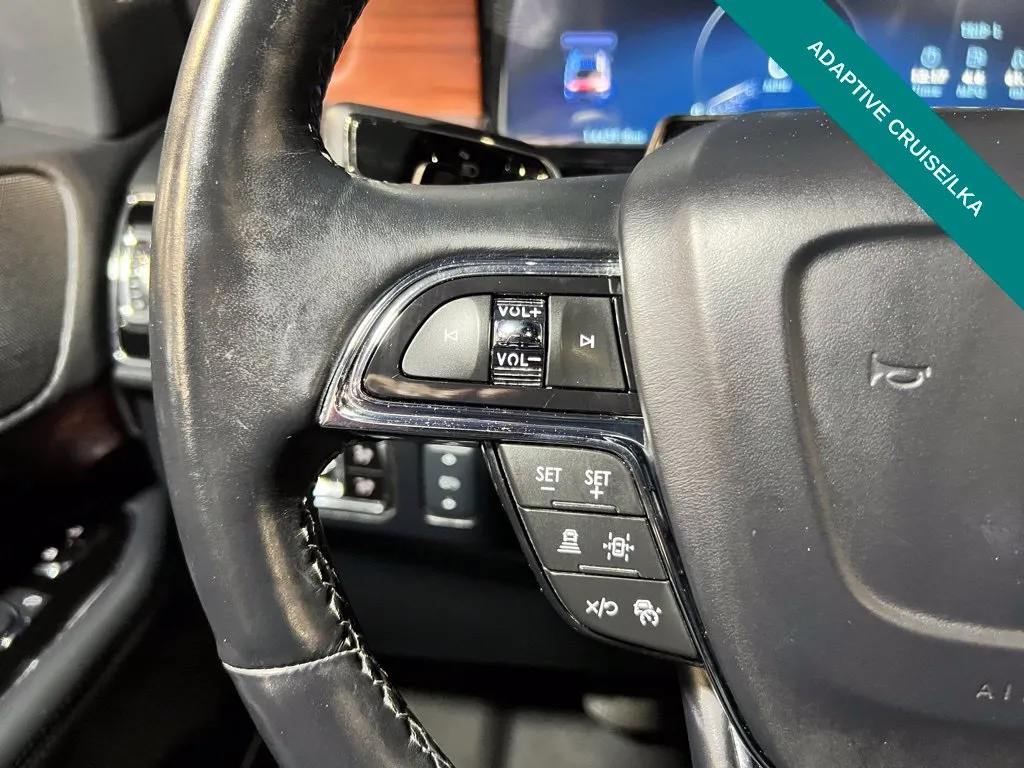 Lincoln Navigator photo 24