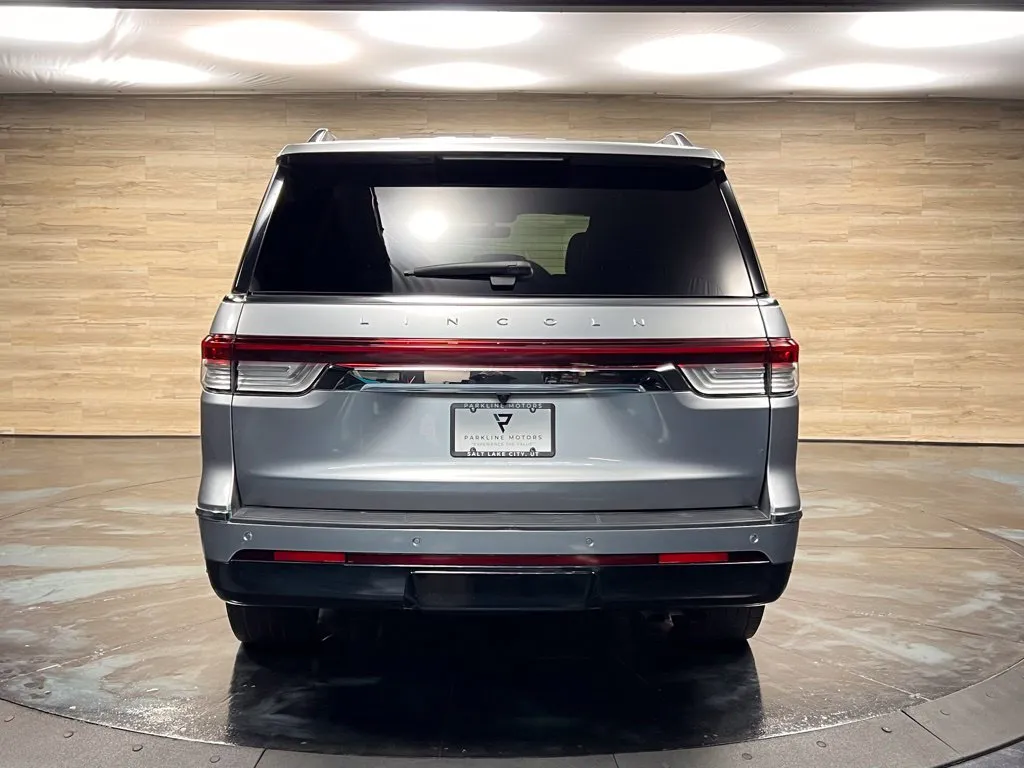 Lincoln Navigator photo 14