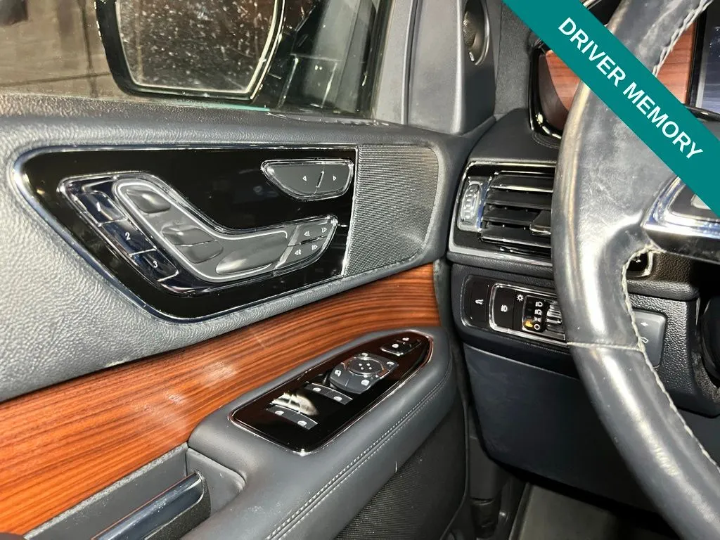 Lincoln Navigator photo 26
