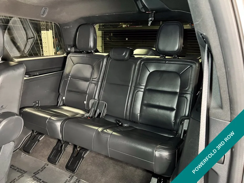 Lincoln Navigator photo 16