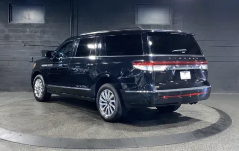 More photos of 2023 Lincoln Navigator L at Parkline Motors, UT