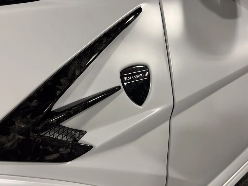 Lamborghini URUS photo 7