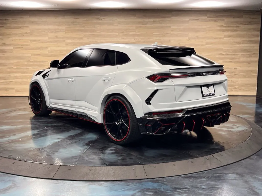 Lamborghini URUS photo 8