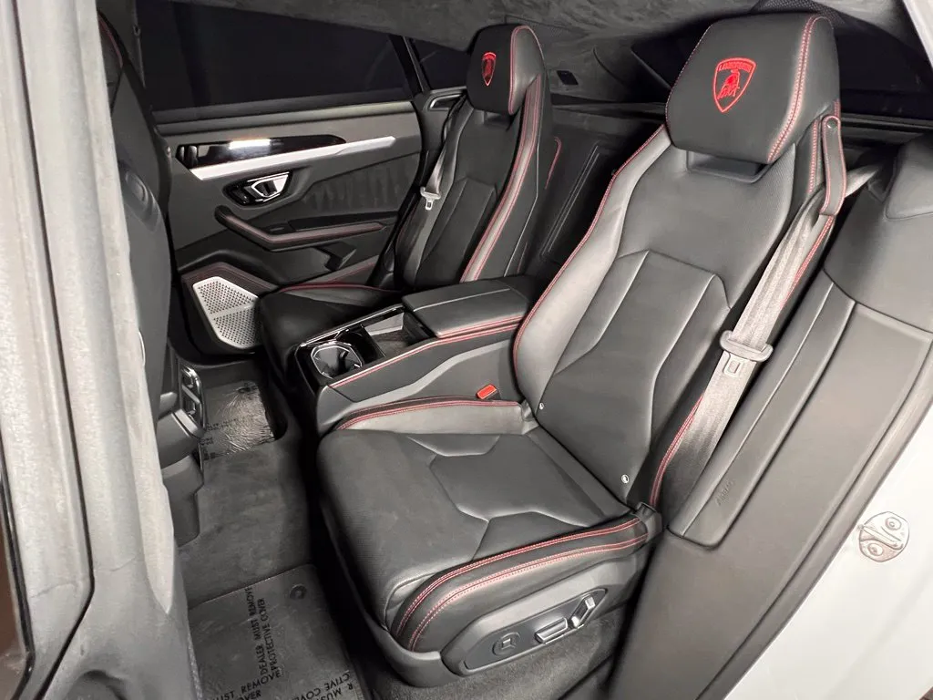 Lamborghini URUS photo 21
