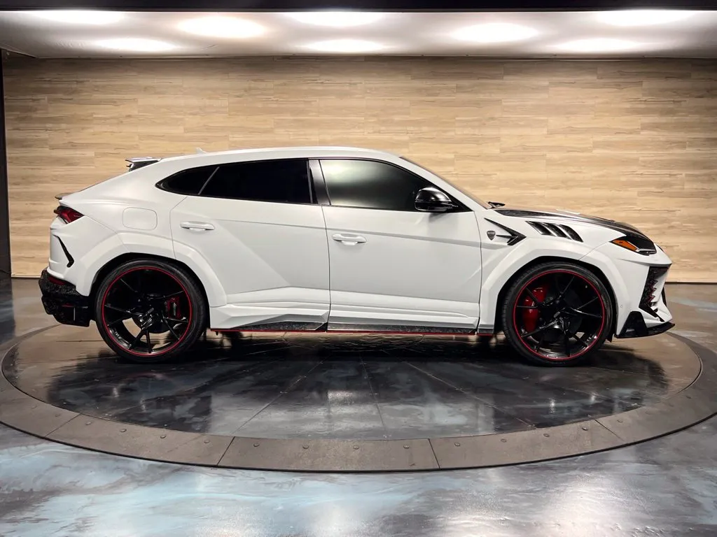 Lamborghini URUS photo 18