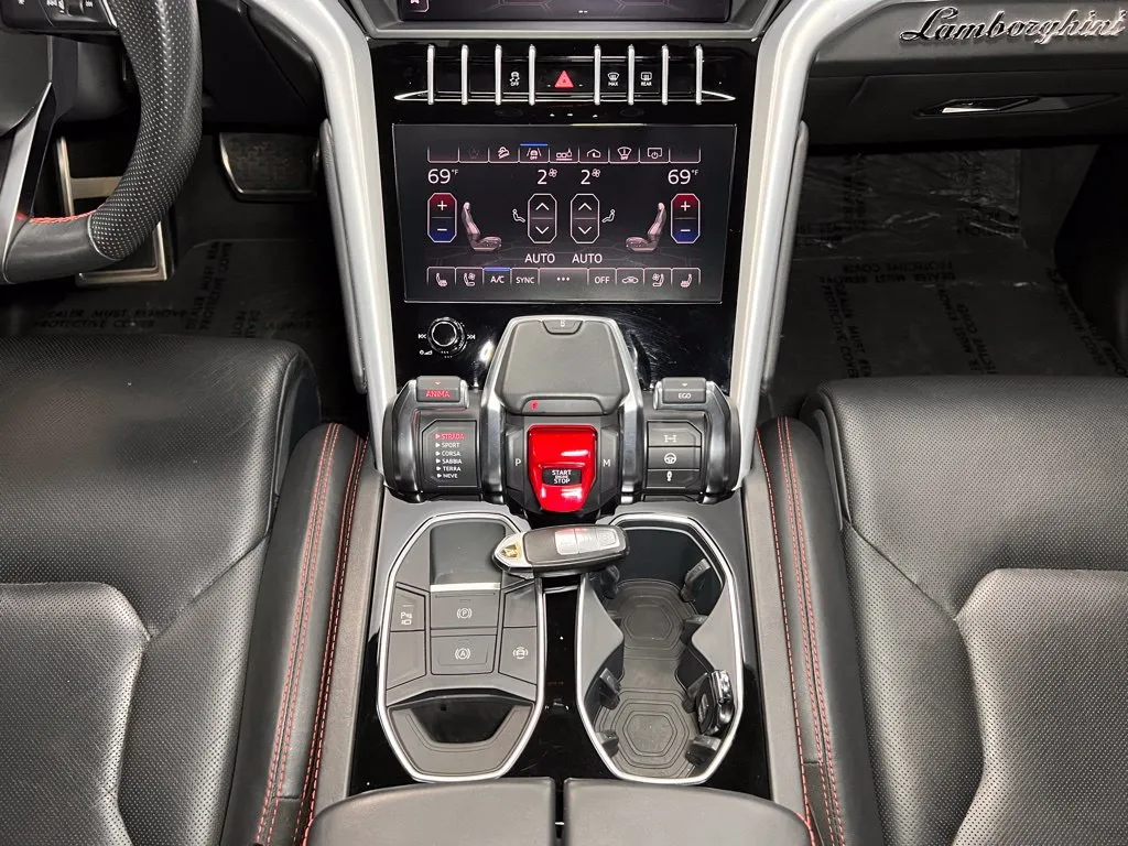 Lamborghini URUS photo 26