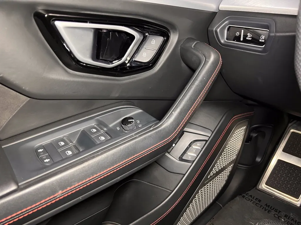 Lamborghini URUS photo 28