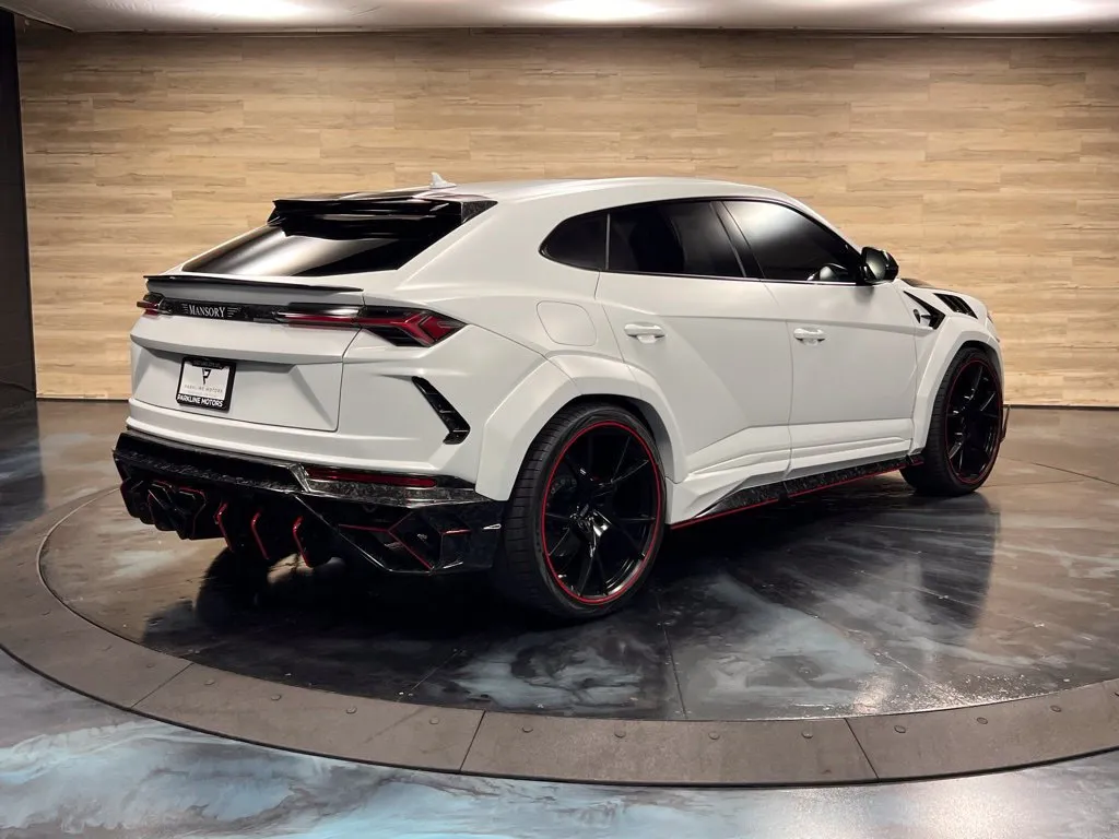 Lamborghini URUS photo 15