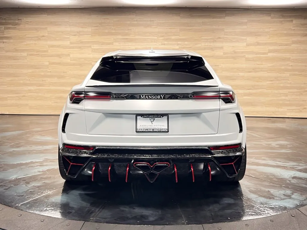 Lamborghini URUS photo 12
