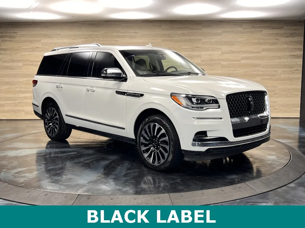 2022 Lincoln Navigator Black Label's photo