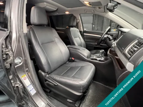 More photos of 2015 Toyota Highlander XLE V6 at Parkline Motors, UT