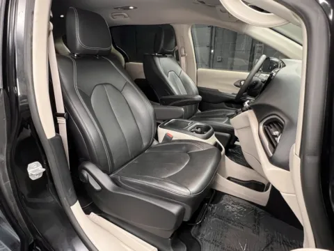 More photos of 2022 Chrysler Pacifica Touring L at Parkline Motors, UT