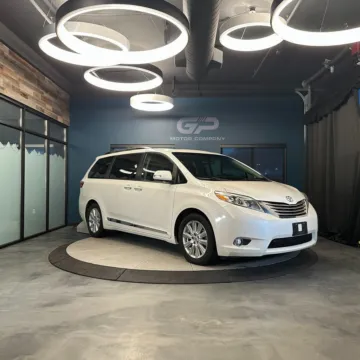 White 2017 Toyota Sienna XLE for sale in Kaysville, UT