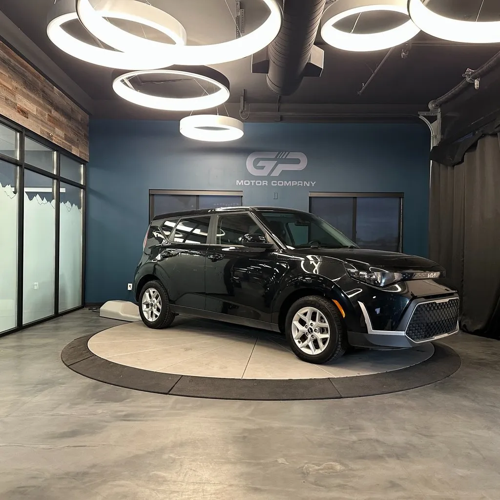 2023 Kia Soul LX's photo
