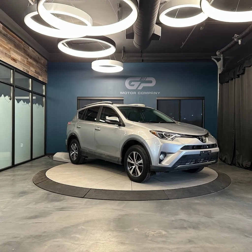2017 Toyota RAV4 XLE's photo