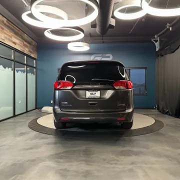 More photos of 2020 Chrysler Pacifica Limited at GP Motor Company, UT