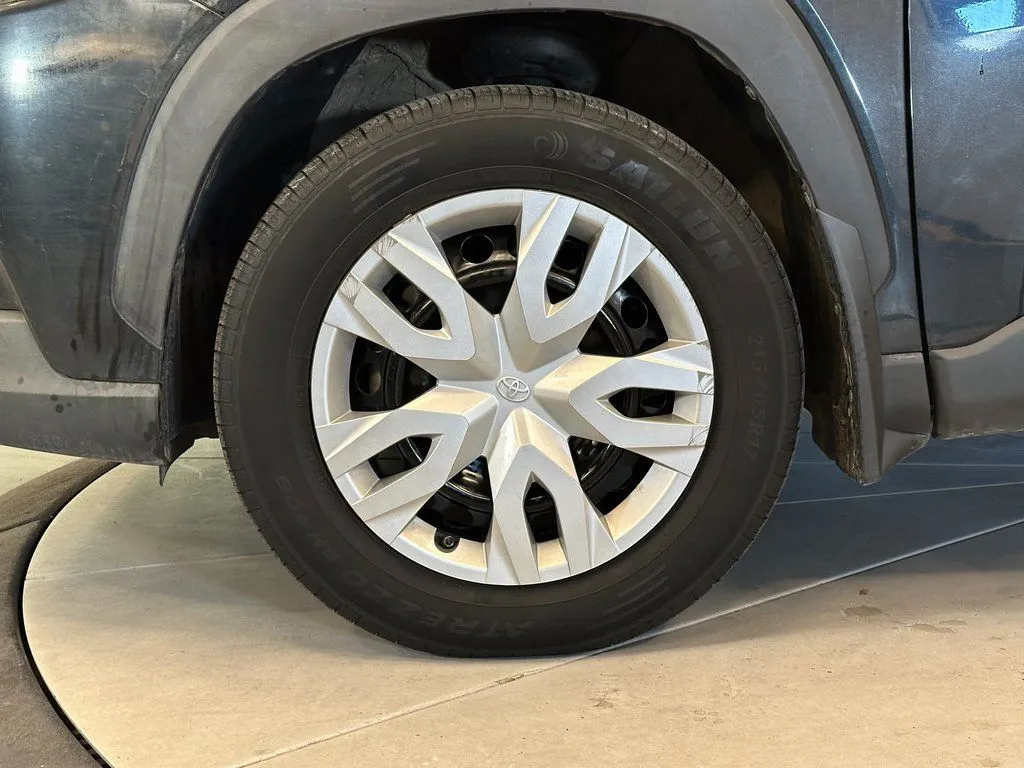 2023 Toyota Corolla Cross L - Photo 23