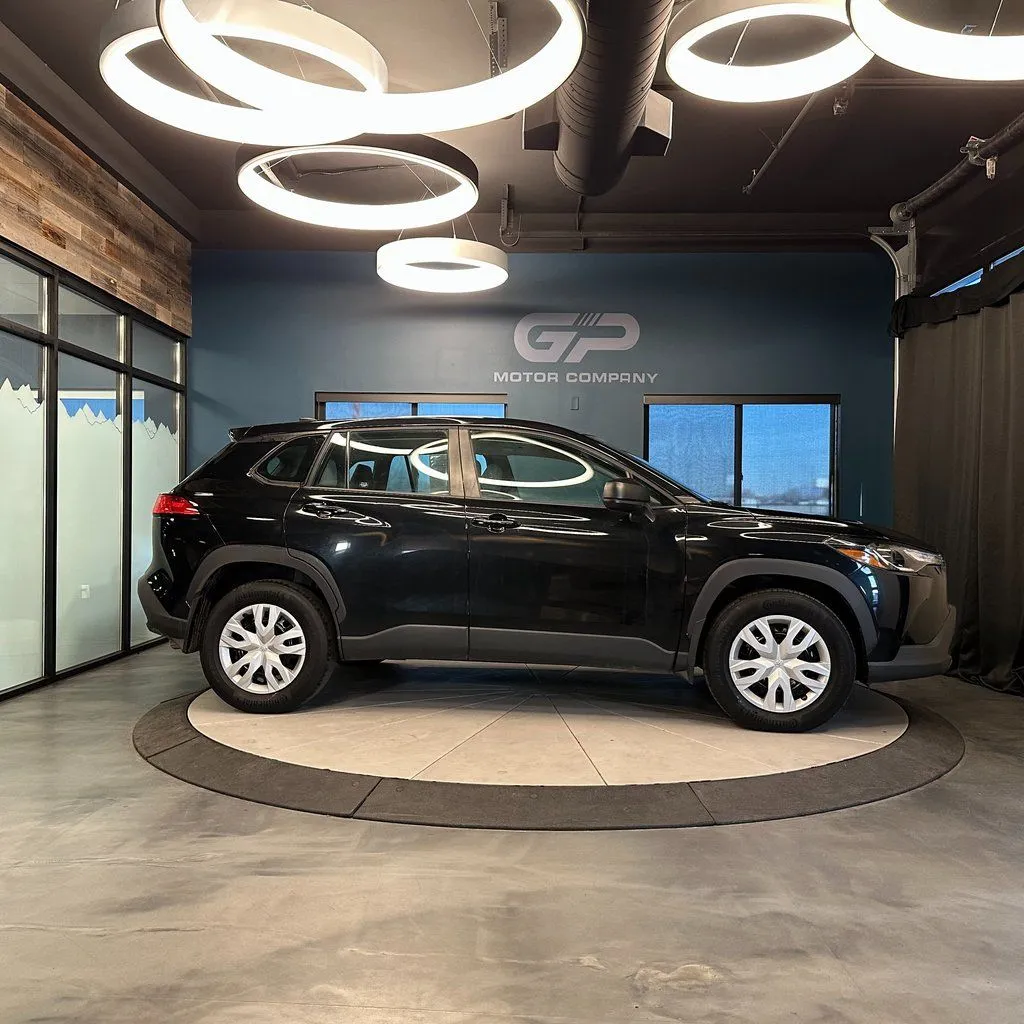 2023 Toyota Corolla Cross L - Photo 2
