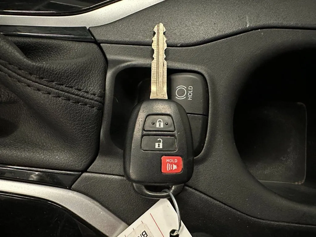 2023 Toyota Corolla Cross L - Photo 15