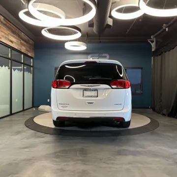 More photos of 2020 Chrysler Pacifica Limited at GP Motor Company, UT