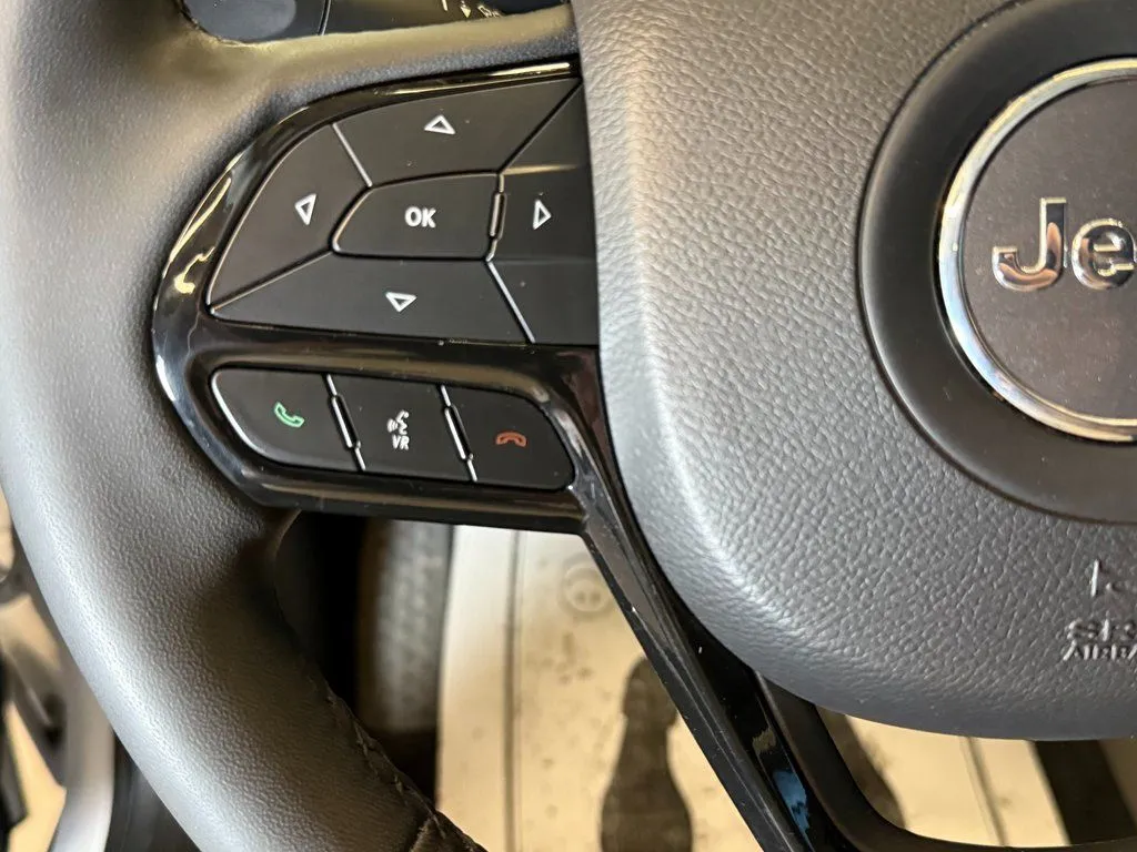 2023 Jeep Cherokee Altitude Lux - Photo 11