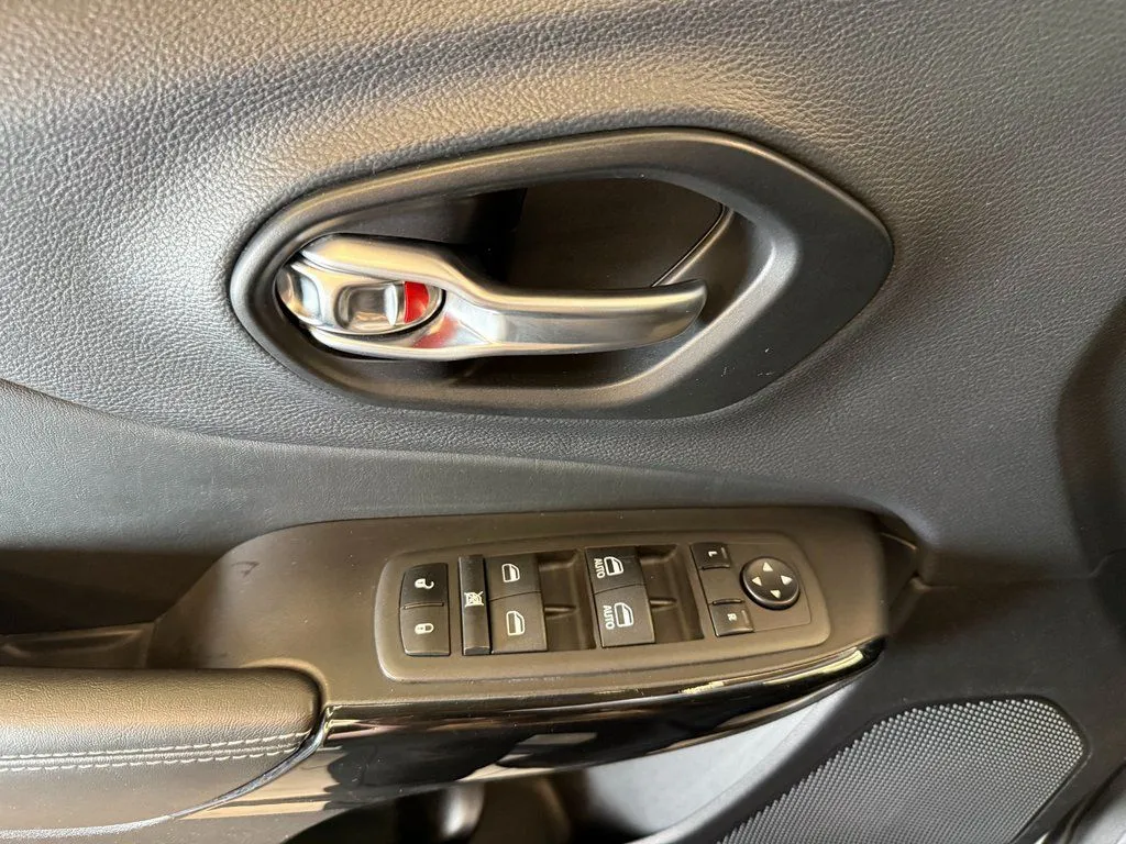 2023 Jeep Cherokee Altitude Lux - Photo 21