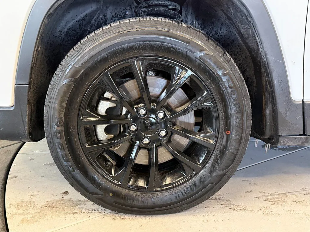 2023 Jeep Cherokee Altitude Lux - Photo 27