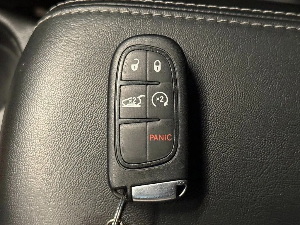 2023 Jeep Cherokee Altitude Lux - Photo 19