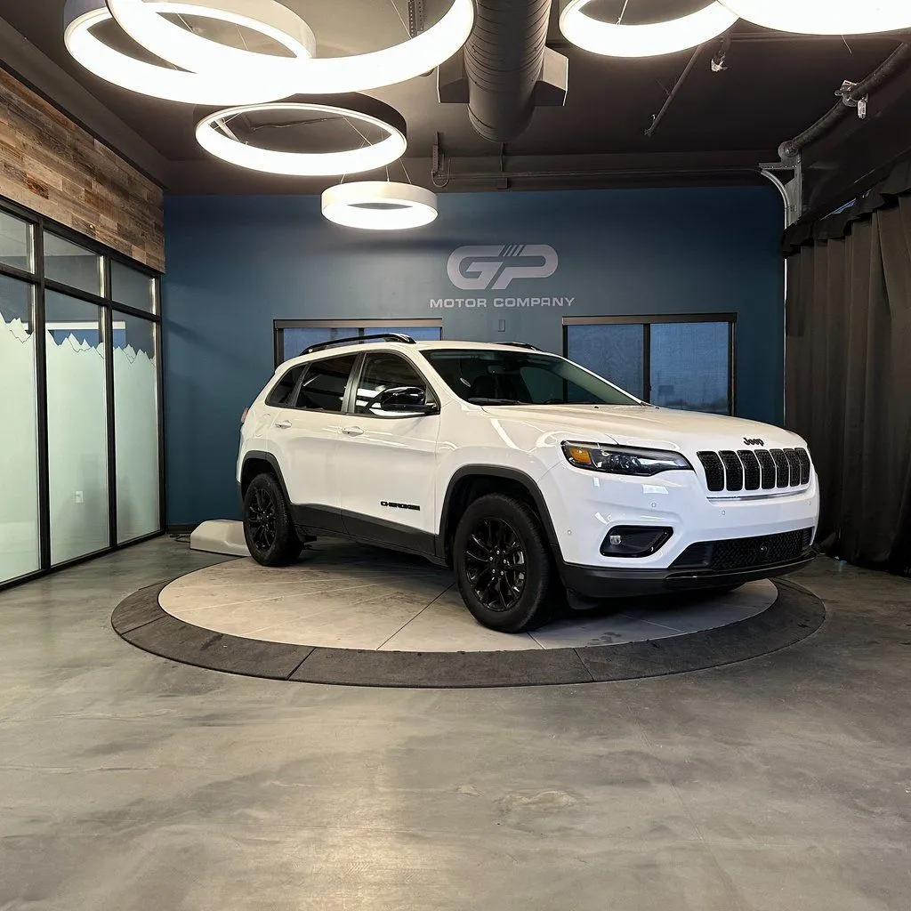 White 2023 Jeep Cherokee Altitude for sale in Kaysville, UT