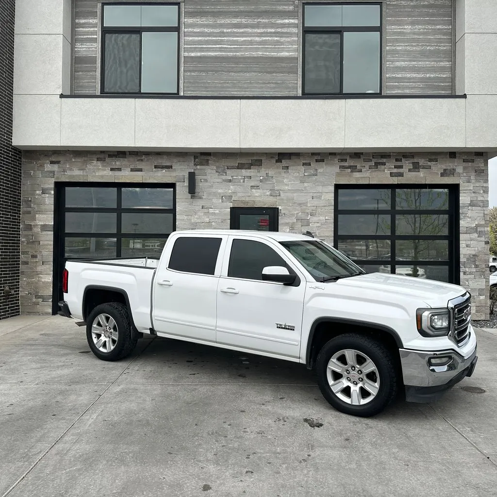 2017 GMC Sierra 4WD Crew Cab Short Box SLE's photo