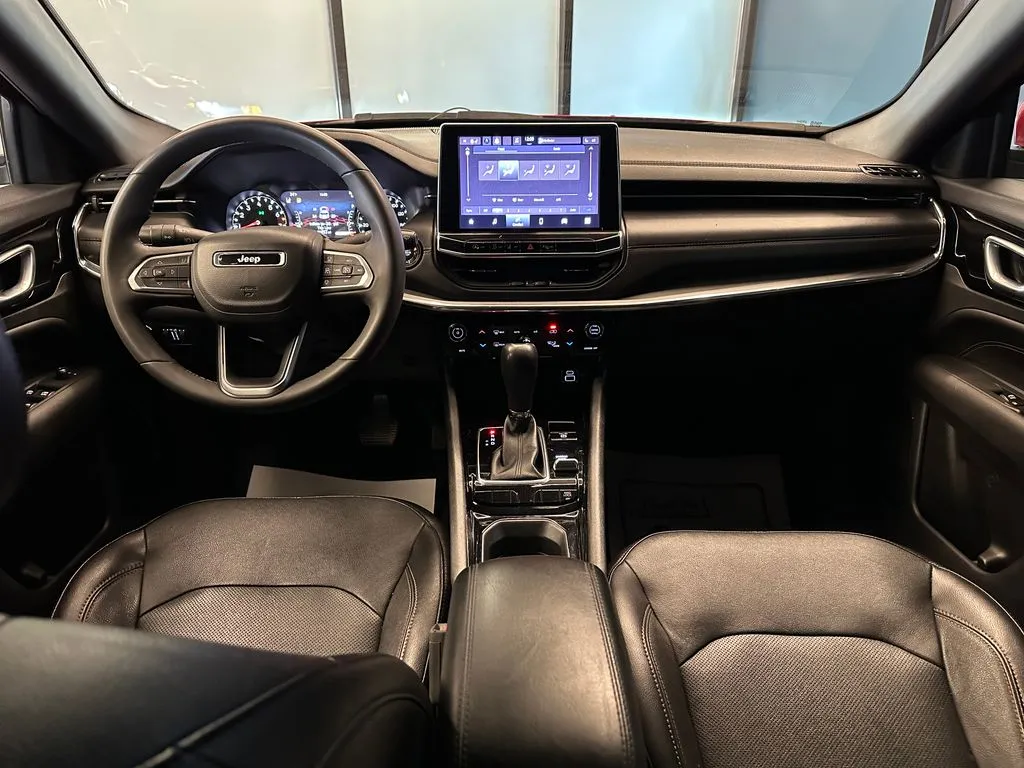 2023 Jeep Compass (RED) Edition - Photo 9
