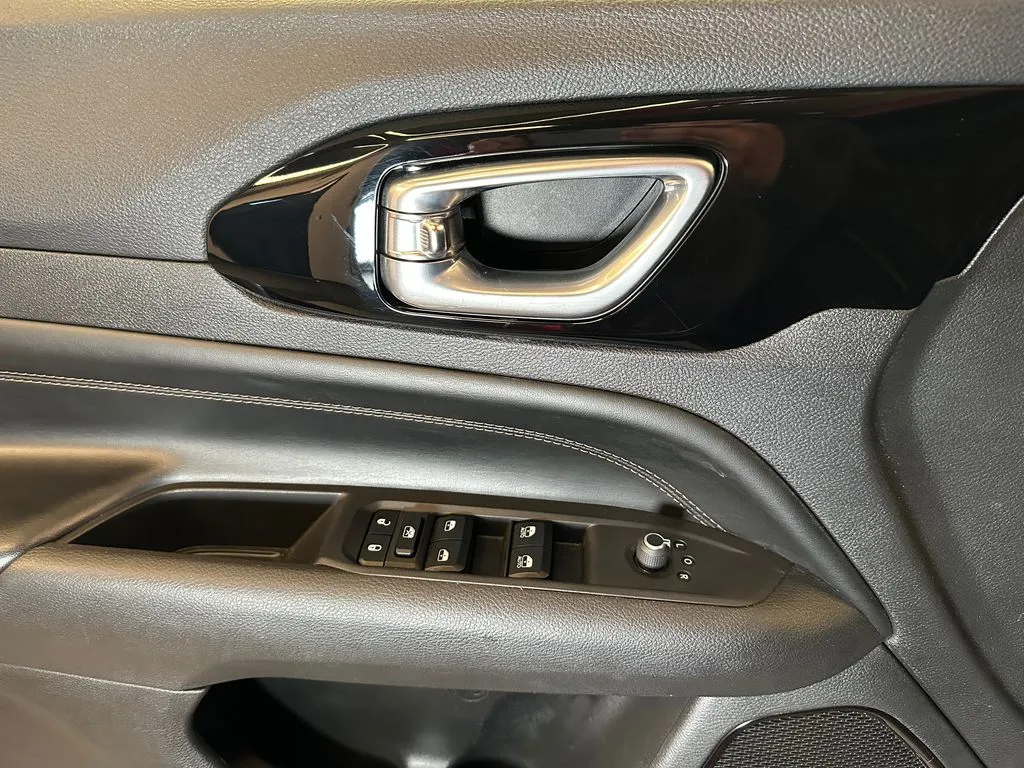 2023 Jeep Compass (RED) Edition - Photo 16