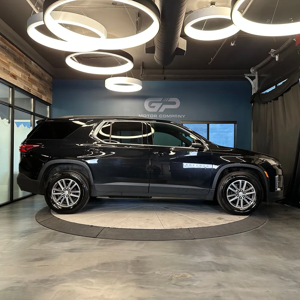 Chevrolet Traverse photo 2