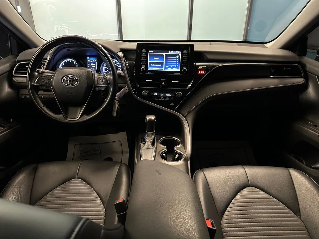 Toyota Camry photo 9