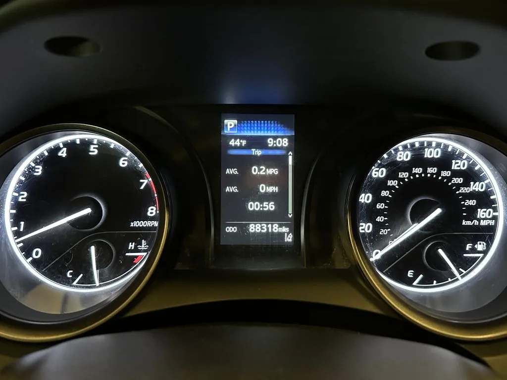 Toyota Camry photo 10
