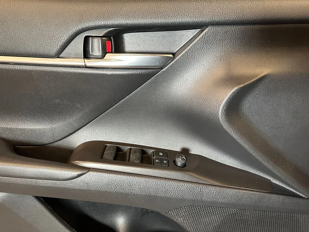 Toyota Camry photo 19
