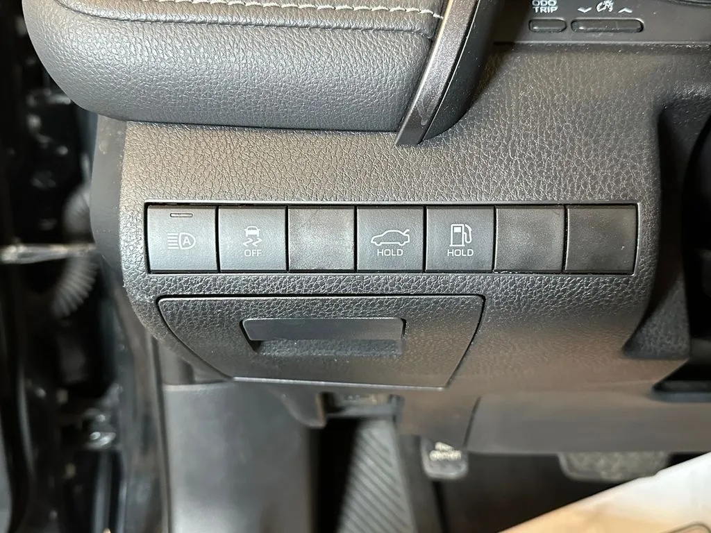Toyota Camry photo 18